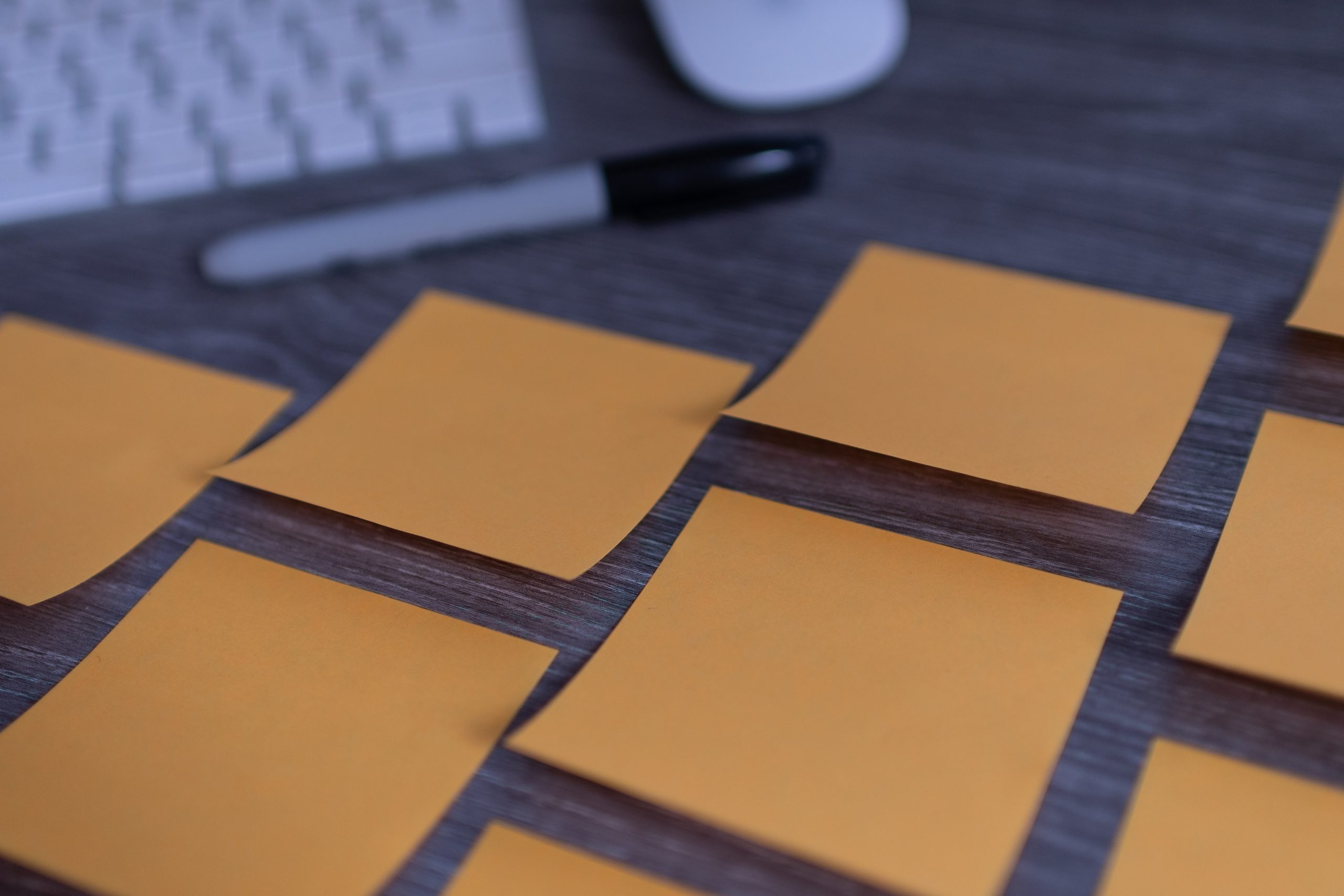 post-its på et bord