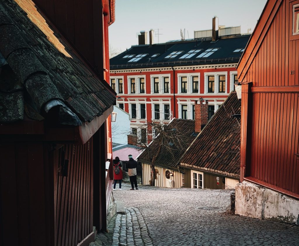 Hva betyr det å refinansiere med pant i bolig? Kraft Bank